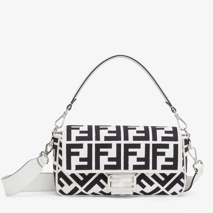 Cheap Bag FF Black Baguette Canvas In White Motif Fendi Medium 0802